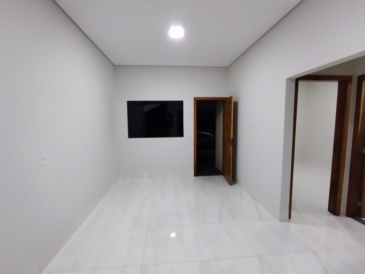 Sala com piso porcelanato